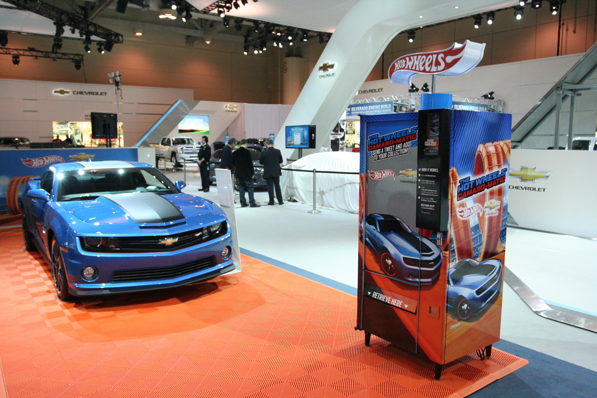 Hot Wheels Camaro and Trending Machine