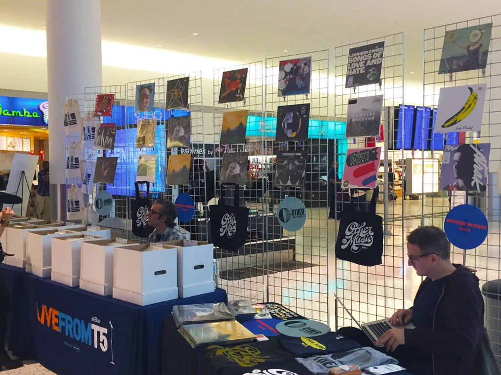 JetBlue Goes Retro with an Airport PopUp Event Marketer