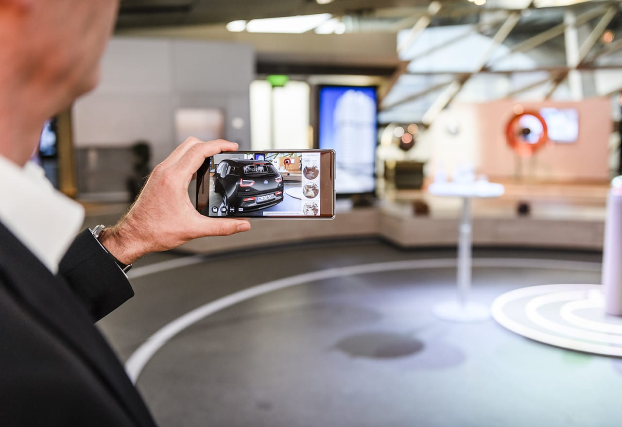 Augmented Reality: Five Brands Leveraging AR Apps to Blend the Online and In-Store Shopping Experience