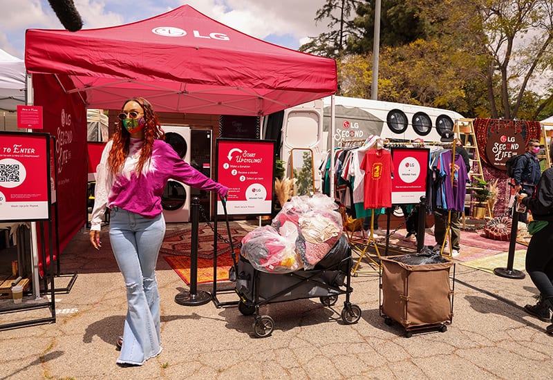 Mobile Tours: Tackling Textile Waste, LG Urges Consumers to Clean Out Their Closets