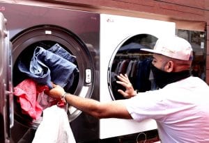 Mobile Tours: Tackling Textile Waste, LG Urges Consumers to Clean Out Their Closets