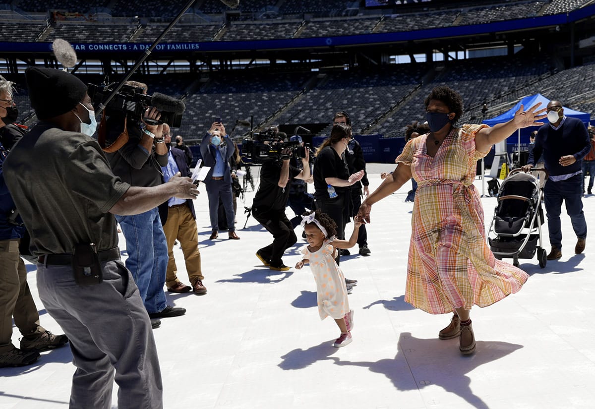 clear-day-of-families-2021_11 a family ready to hug metlife stadium