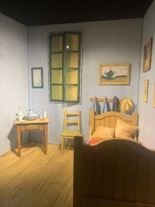 Bedroom for Selfies Van Gogh