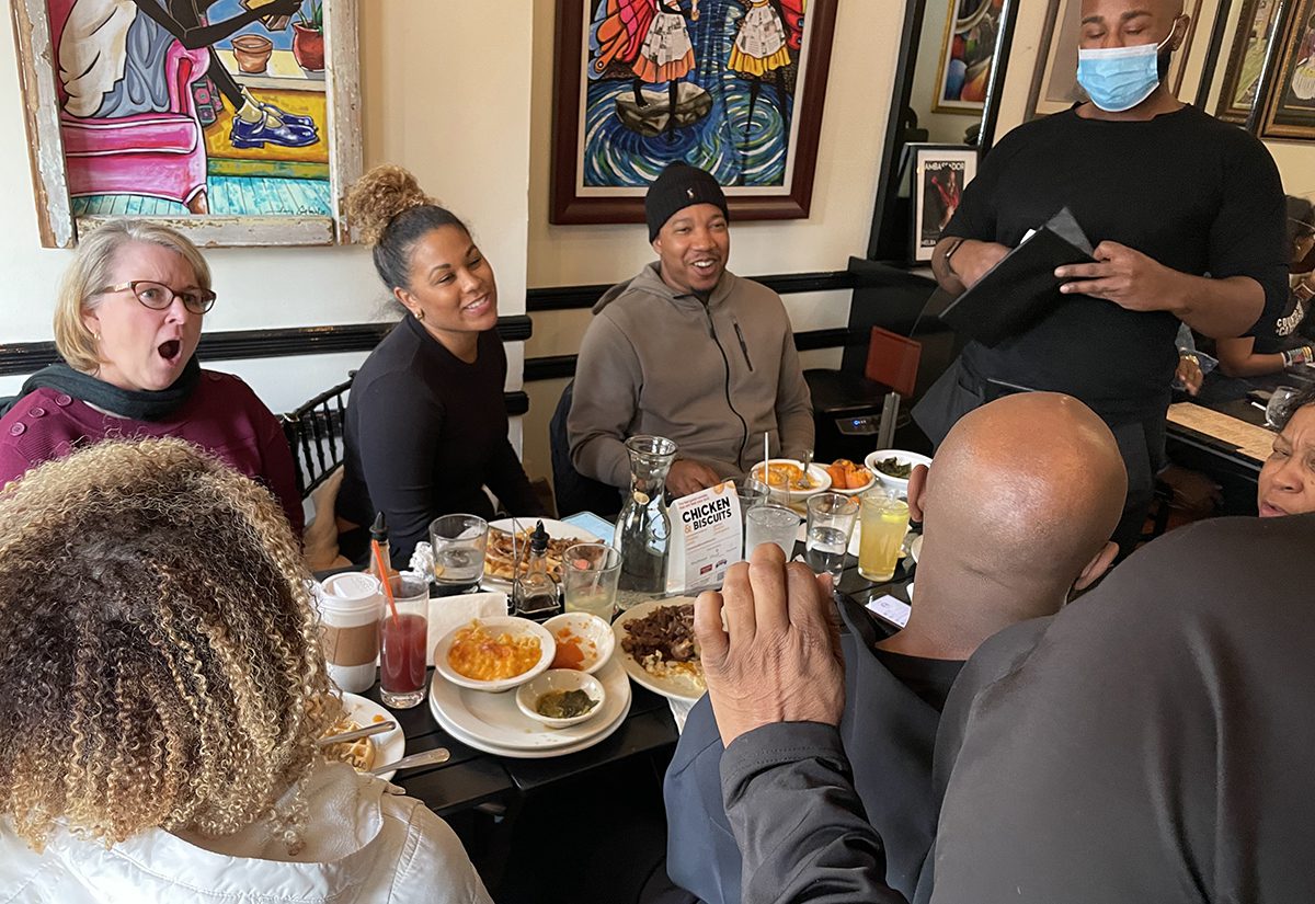 ally-totally-covered-nyc-2021 brunch table