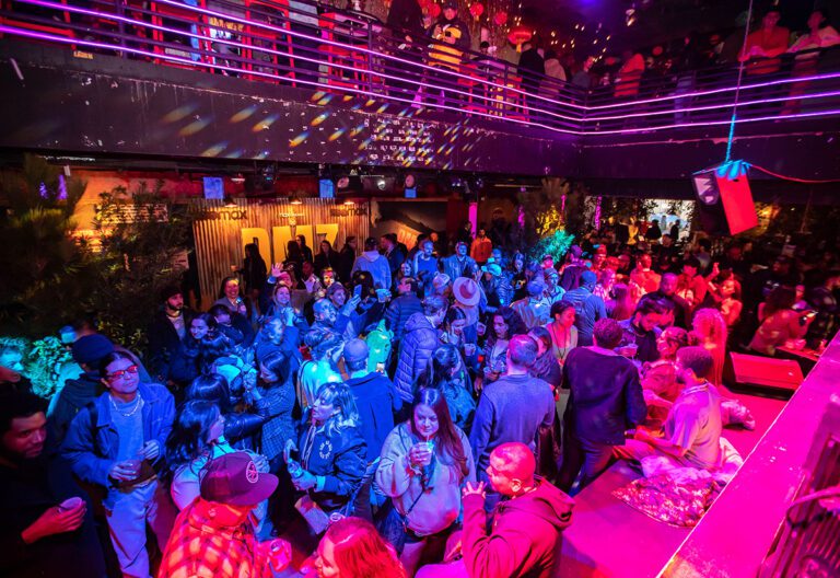 SXSWHBODMZ 2022_neon bar