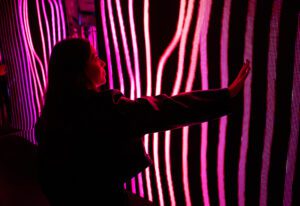MAGENTAVERSE ARTECHOUSE_Pantone_ArtWeek22_interactive wall