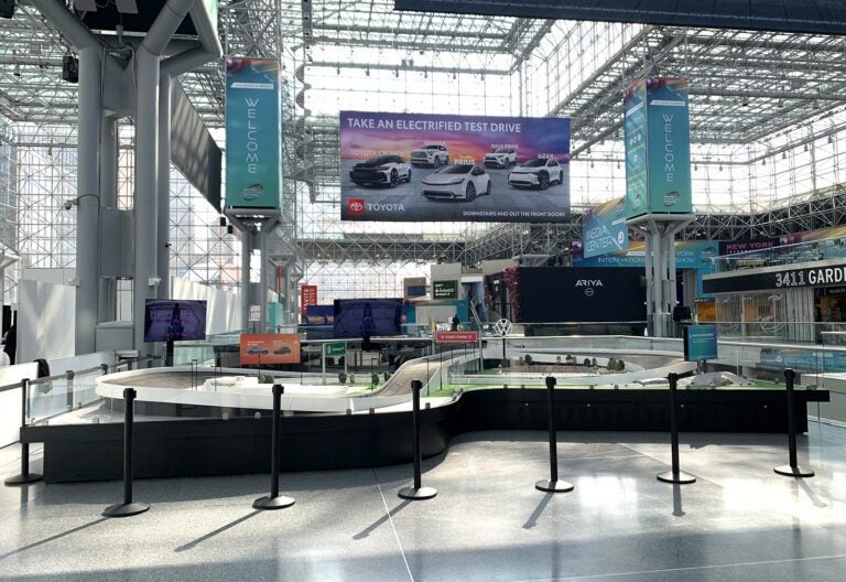 VW NYIAS 2023_Mini Race track