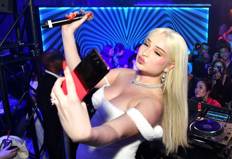 Morotorla Razr+ Launch_Circ_2023_Kim Petras selfie