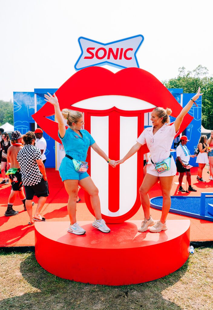 Sonic Bonnaroo 2023_Fans on lip installation