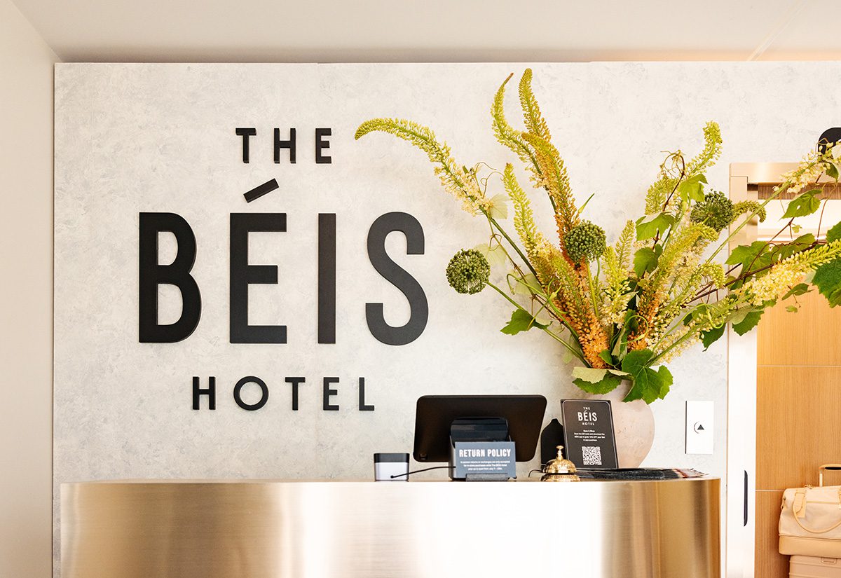 BÉIS Hotel lobby signage
