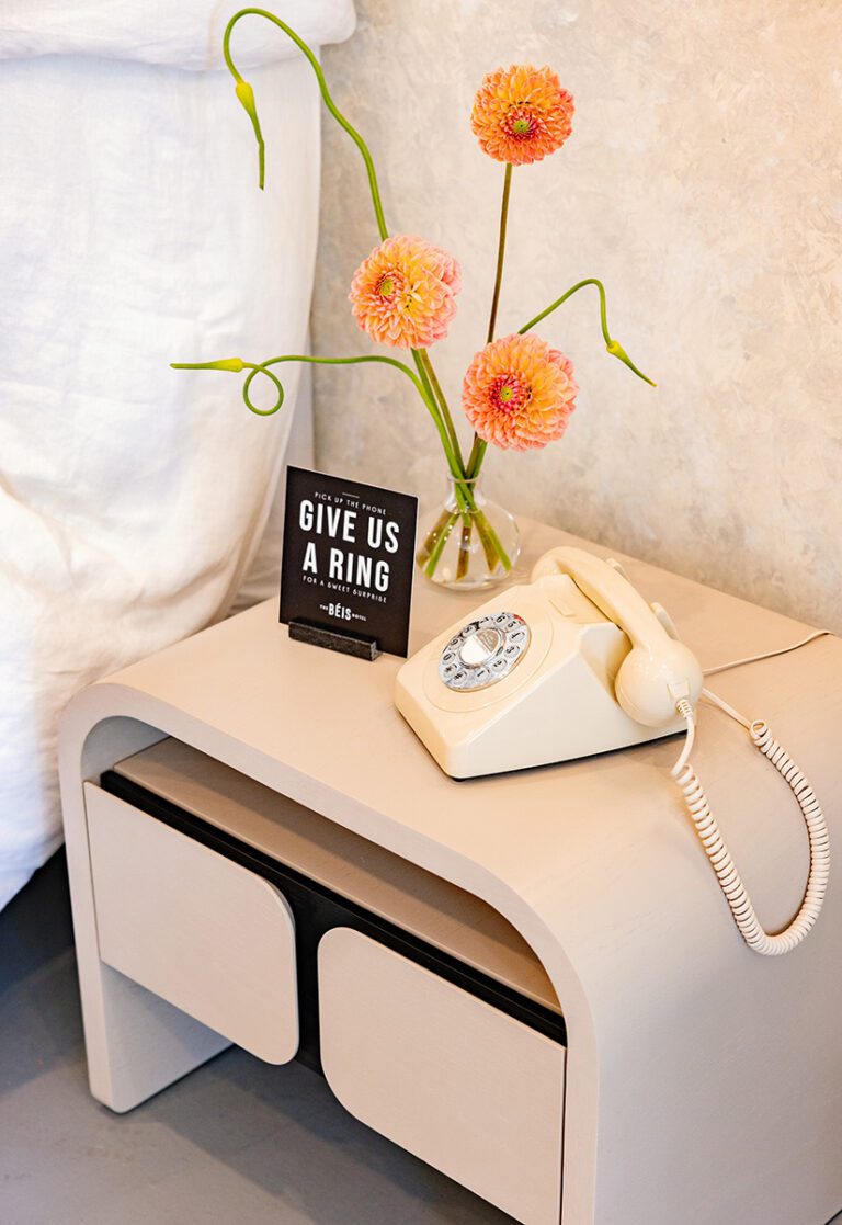 BÉIS Hotel phone