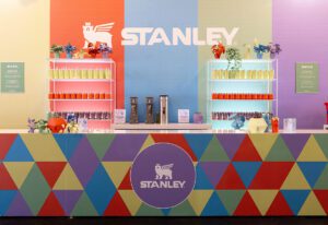Stanley pop-up bar counter