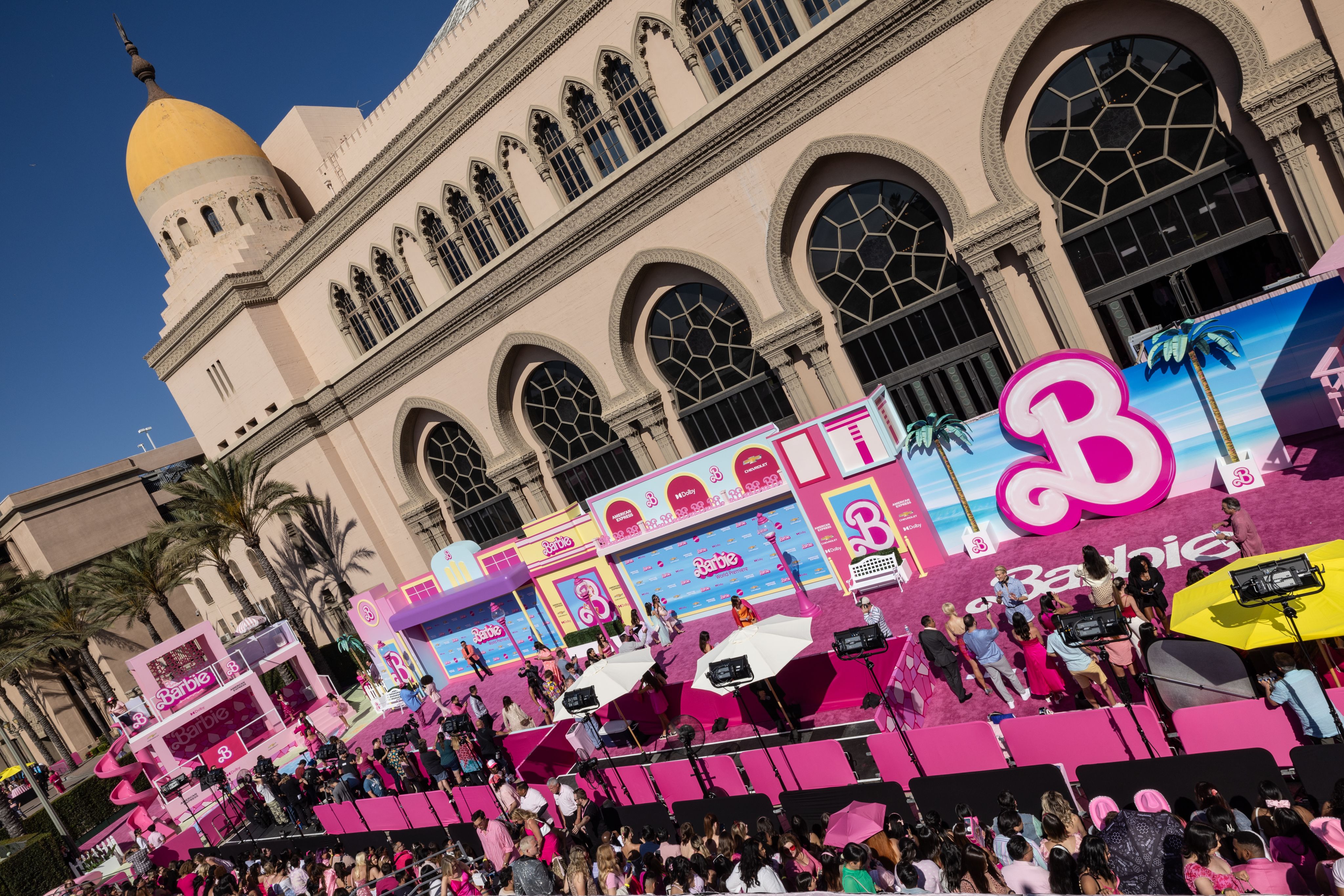 barbie premiere outside the shrine la