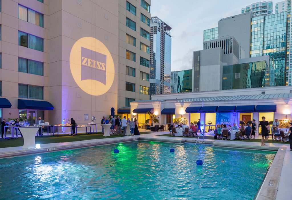 Zeiss_Miami_Pool and courtyard meals