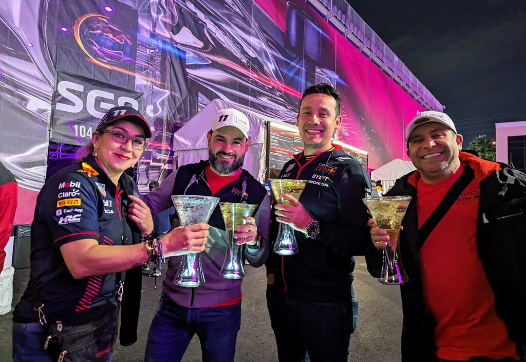 Formula 1 Heineken Silver Grand Prix Las Vegas 2023_Oracle Team cheers