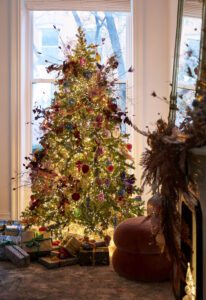 Pinterest x Anthropologie_ Holiday showhouse _Oct 2023_christmas tree