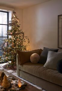 Pinterest x Anthropologie_HolidayHouse_Oct 2023_couch setup