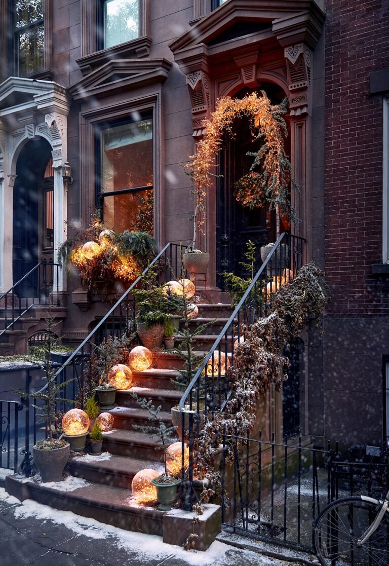 Pinterest x Anthropologie_HolidayHouse_Oct 2023_front stoop
