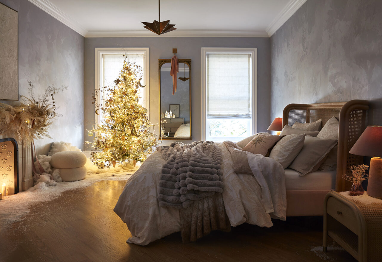 pinterest-x-anthropologie-holidayhouse-oct-2023-winter-bedroom.