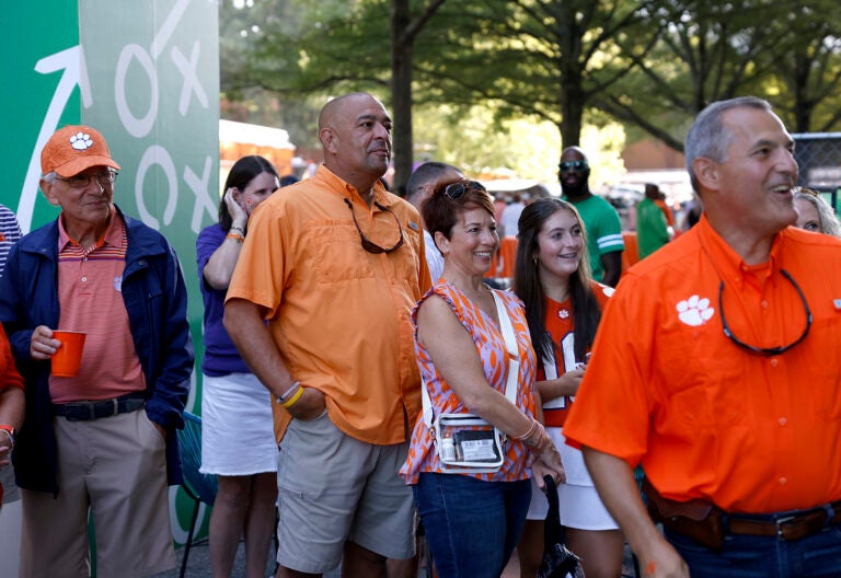 shiptxvisa_tailgate lounge 2023_attendees at demo