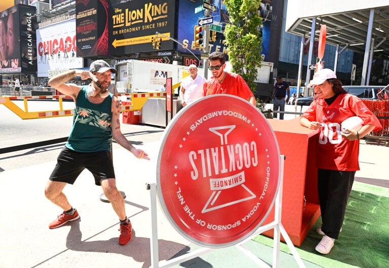 Smirnoff_Coin toss_NYC 2023_Football_attendee toss
