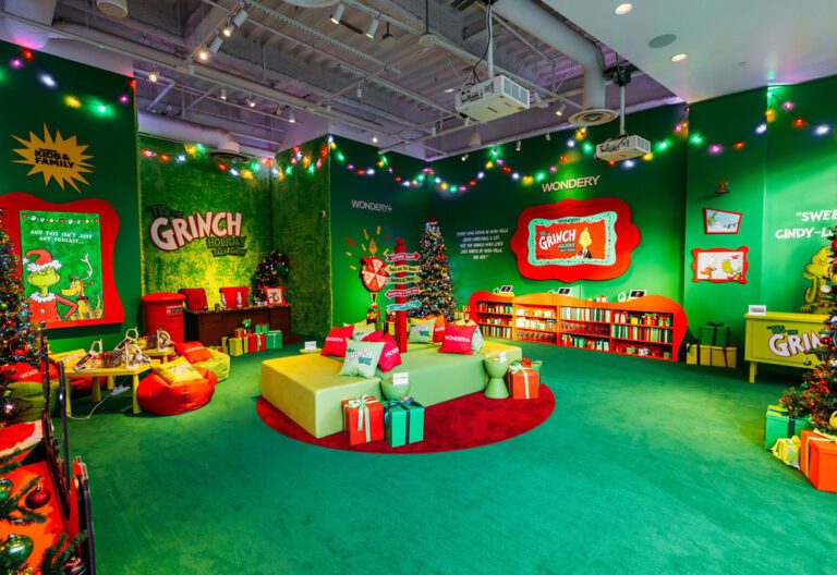 Wondery Podcast_Grinch_2023 Westfield Century City holiday Activations