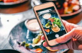whatshot-culinary-report-2024-social-media-user