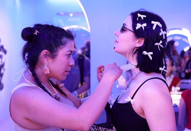 Pinterest_Manifest Station_ Coachella 2024 experiential marketing _Credit Kelly Puleio bows
