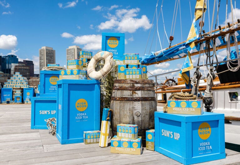 2024 High Noon Boston Vodka Iced Tea Party 2024 Presentation of the Cases2024 product Cases