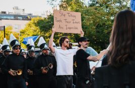 Webflow Conf 2025_dudewithsign