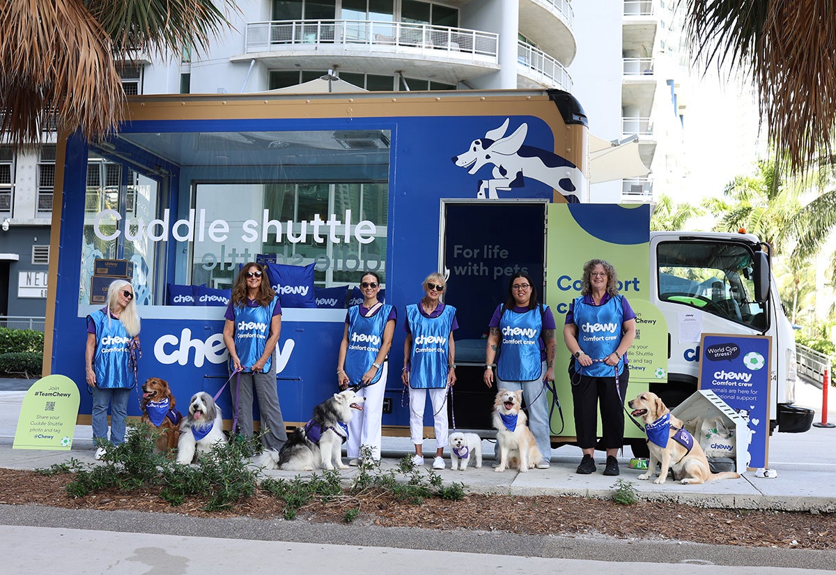 Chewy Cuddle Shuttle therapy dogs