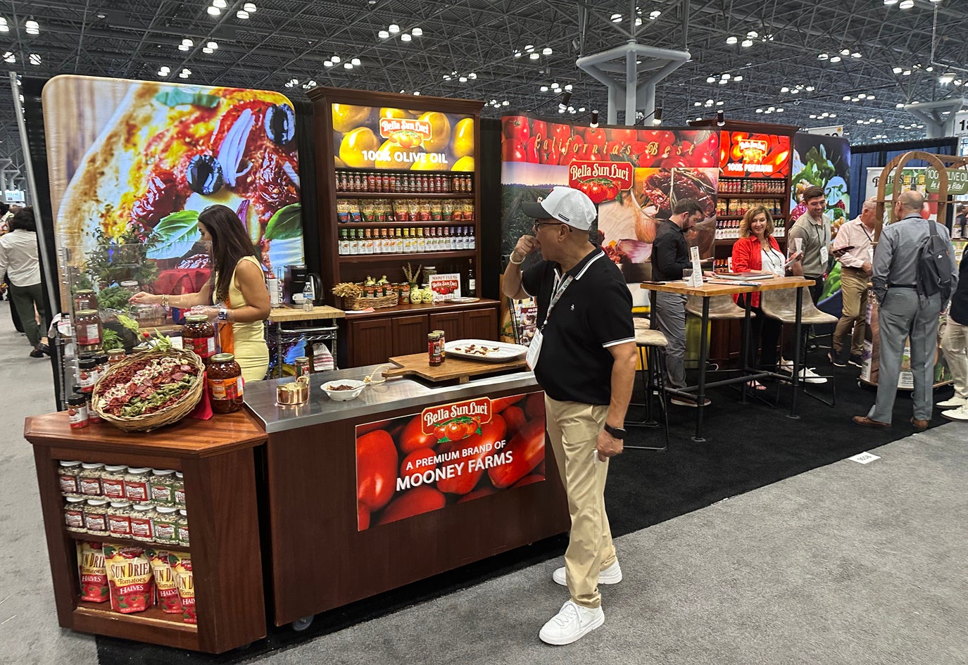 SummerFancyFoodShow26_eventmarketer_bellasunluci samples